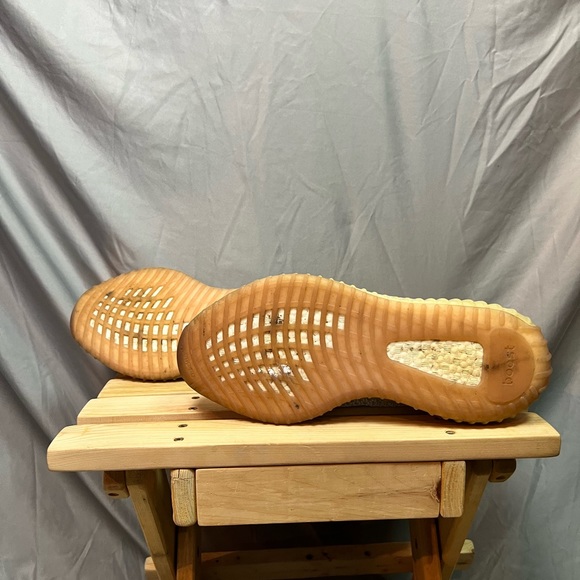 Yeezy Boost 350 v2 - Picture 4 of 4